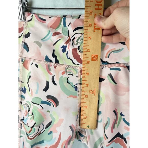 Athleta Ultimate Stash II Capri Leggings WOMENS SIZE MEDIUM Floral Print 987260 - Picture 8 of 10